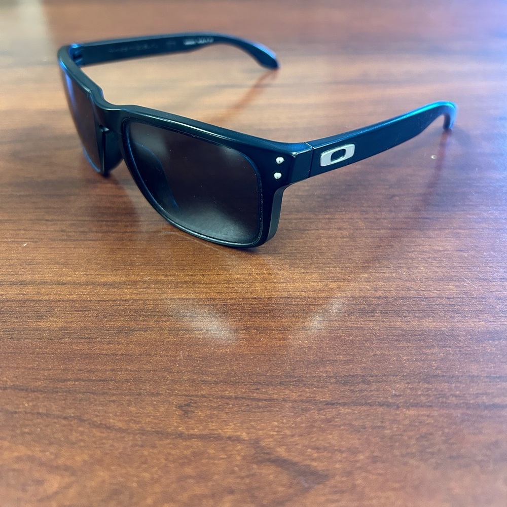 Oakley Black Sunglasses for Men frame
